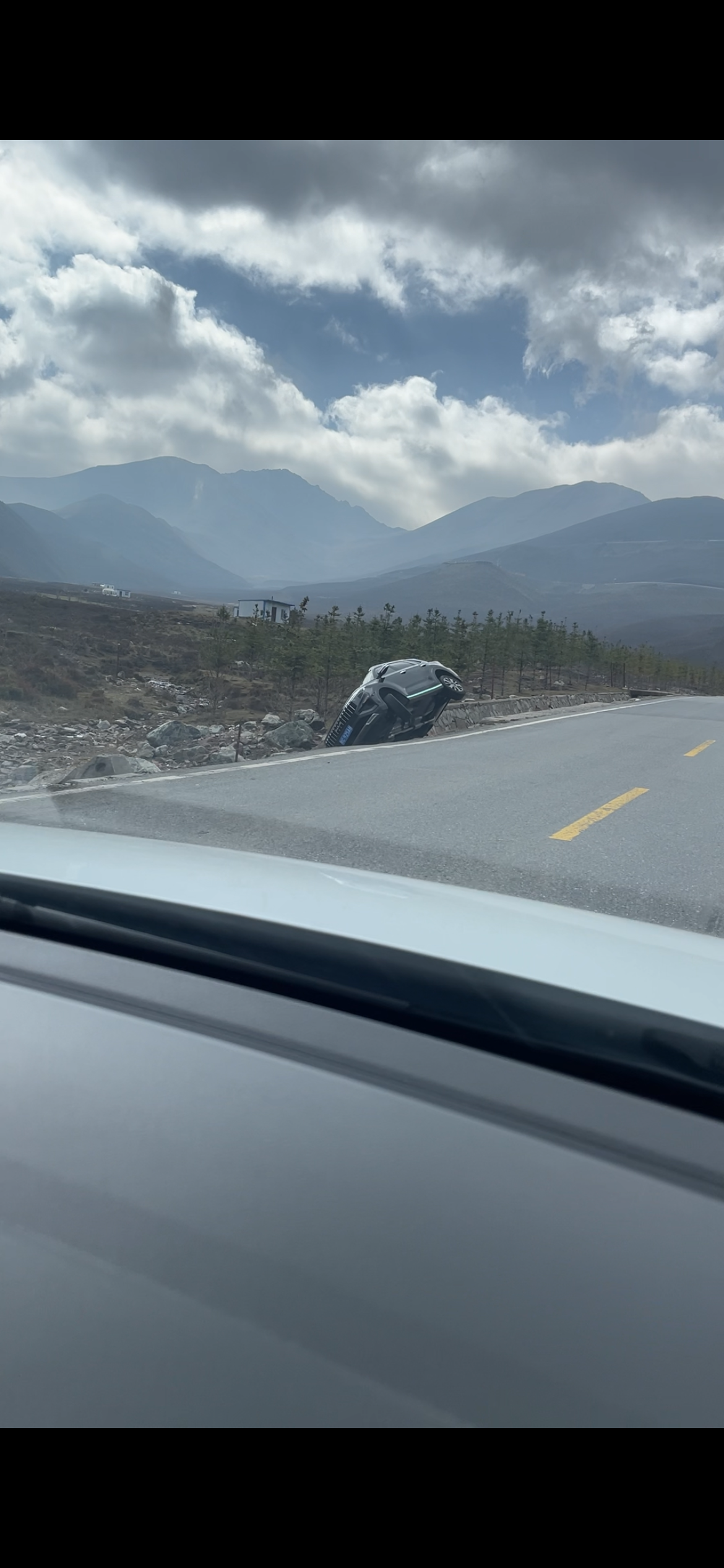 Overturned Car at Dabanshan Overturned Car at Dabanshan